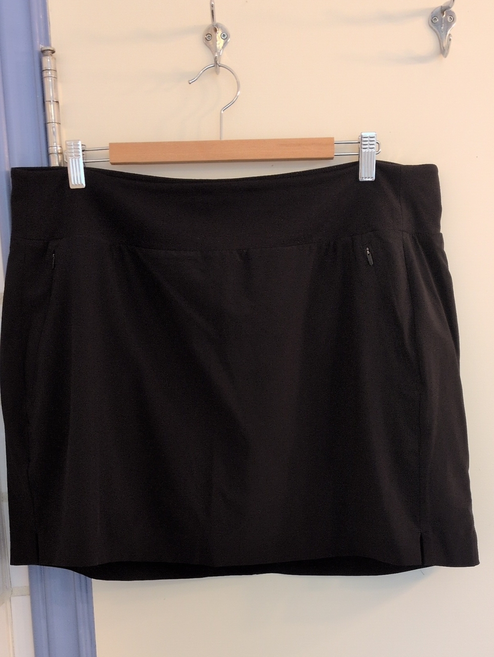 Athleta Soho Skort, Black. Athletic Golf Hiking Travel 16.5 Inch length, Size 16